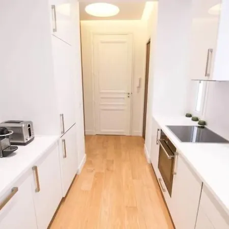 Apartment Luxury Champs Elysees Paris